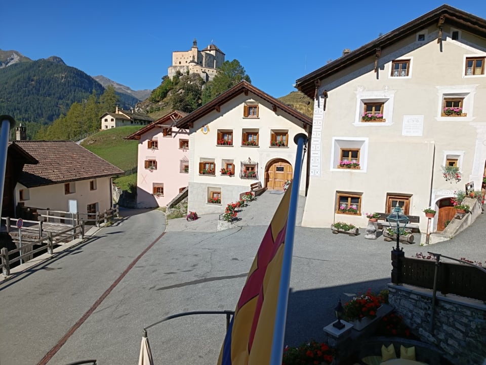 Außenansicht Relais & Châteaux Schlosshotel Chastè - Scuol Tarasp