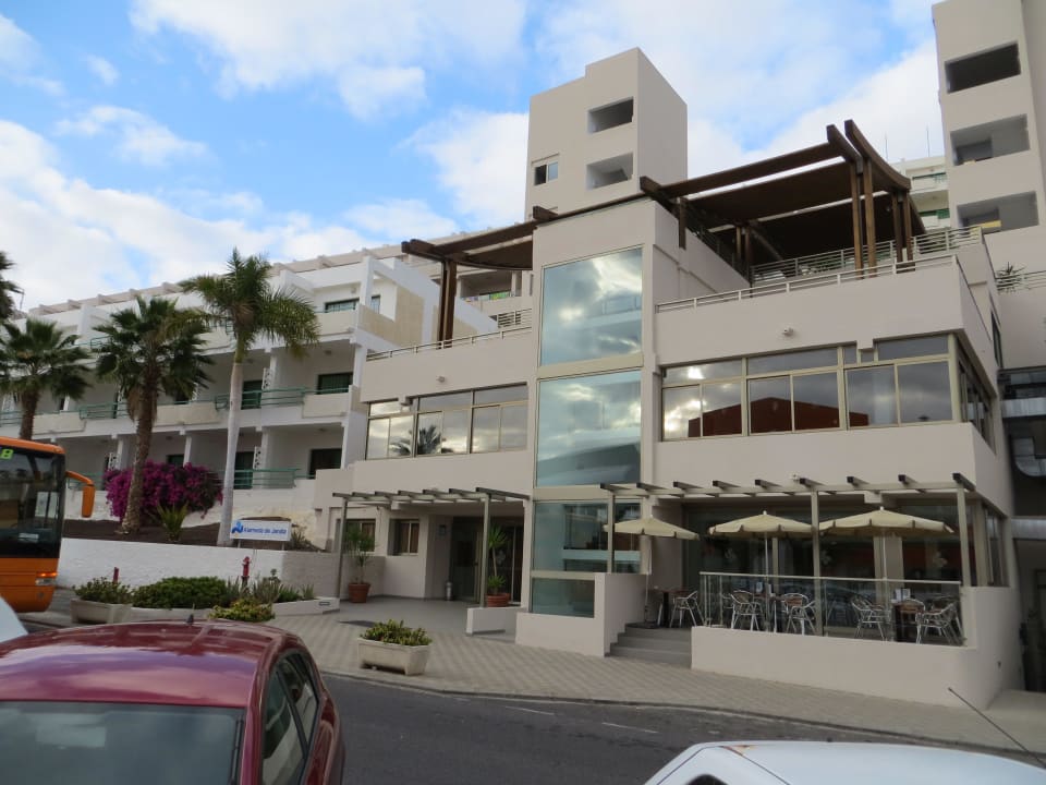 Frontblick von rechts Servatur Alameda de Jandía