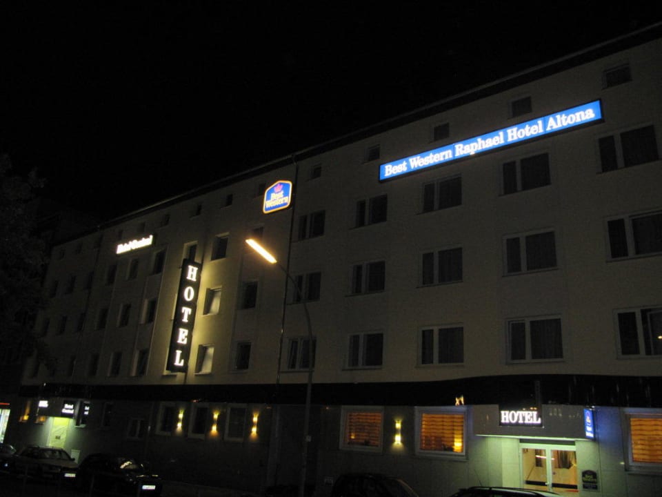 Fassade bei Nacht Hotel Central Hamburg