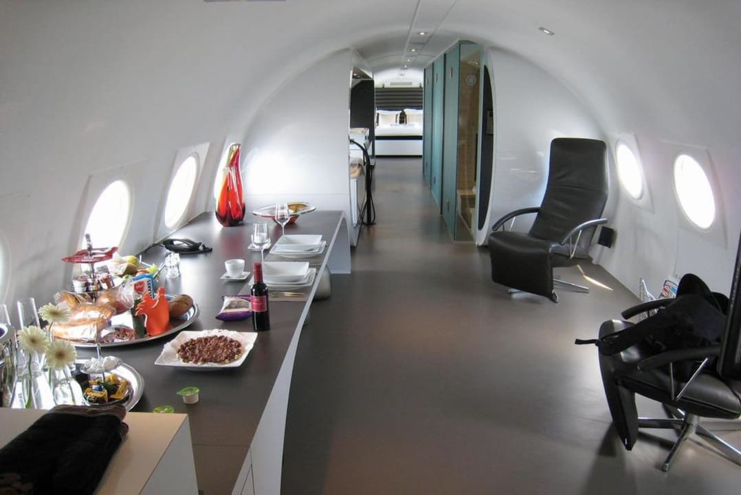 Dining room Hotel Suites Vliegtuigsuite