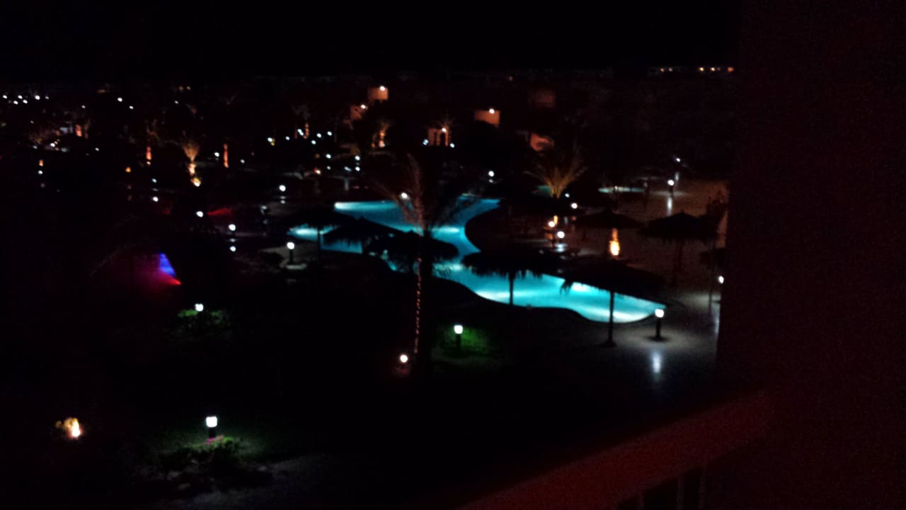 Poolanlage bei Nacht Hurghada Long Beach Resort