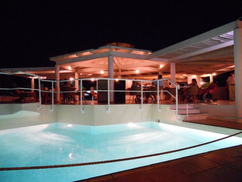 Strandbar am Abend  Grecotel LUXME Dama Dama