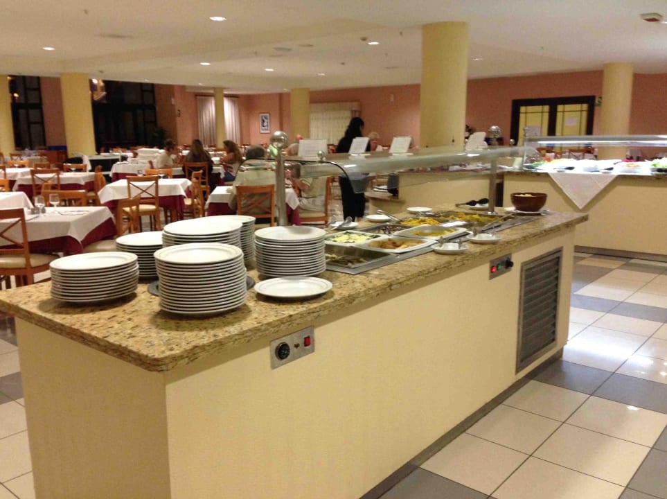 Spärliches und lieblos serviertes Buffet Grand Muthu Golf Plaza Hotel & Spa