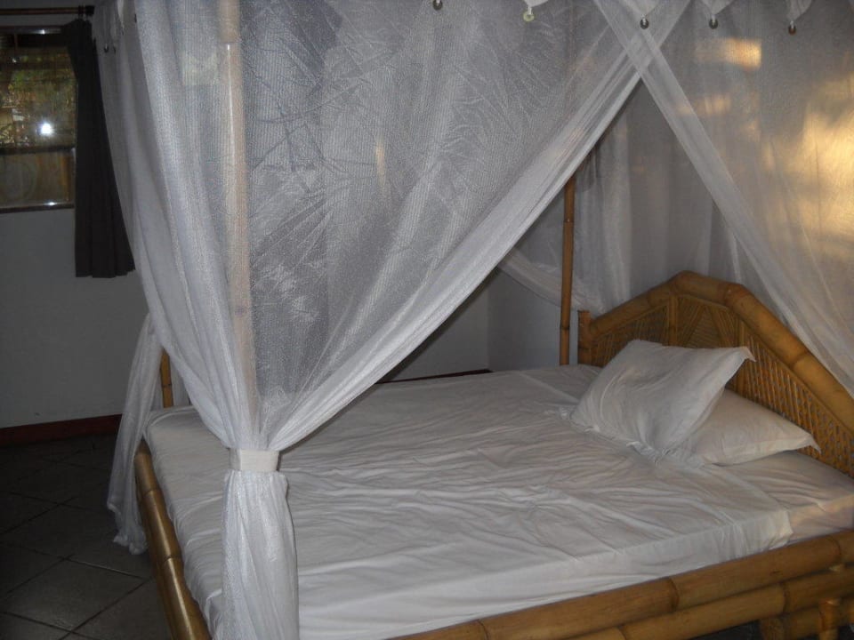 Bett mit Moskitonetz Jo Je Private Villas