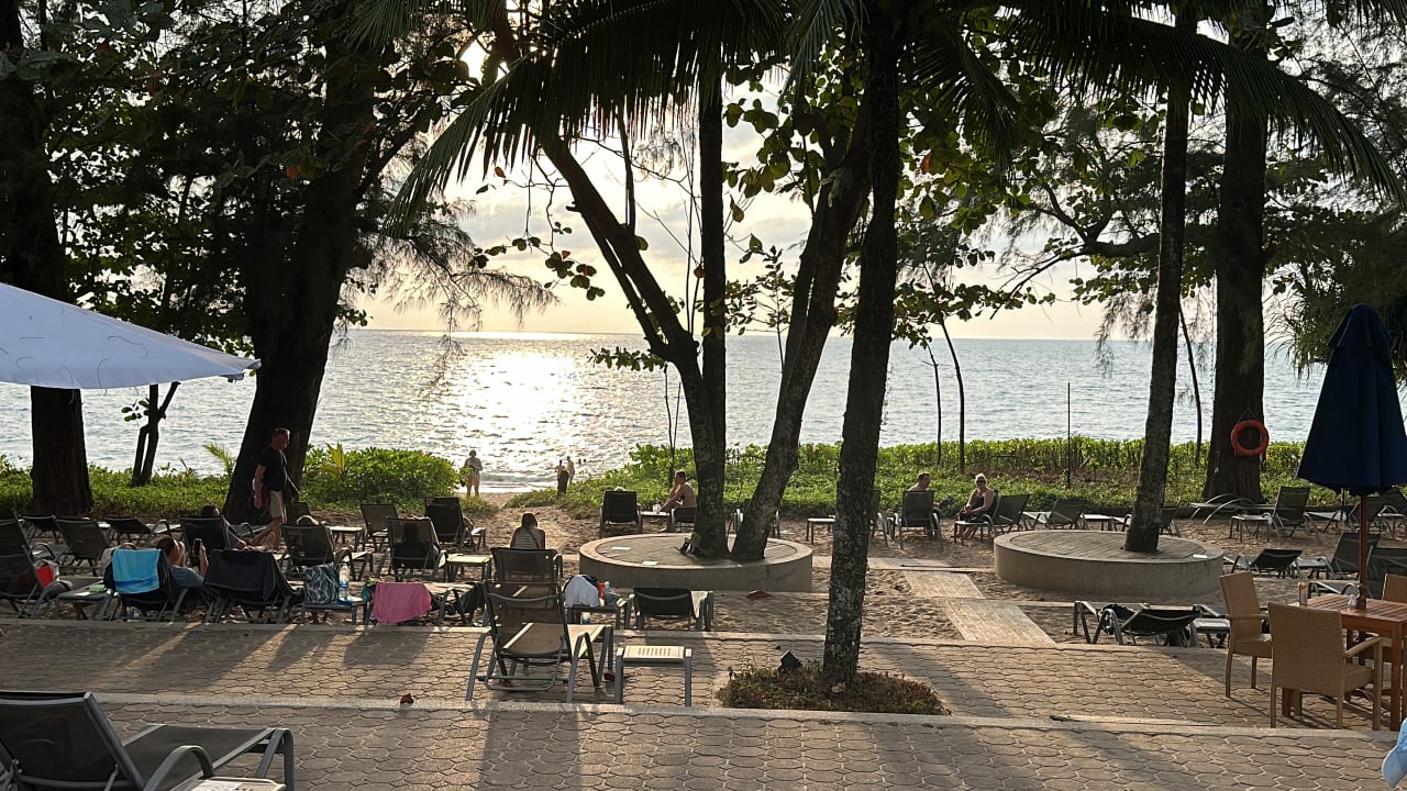 Strand X10 Khaolak Resort