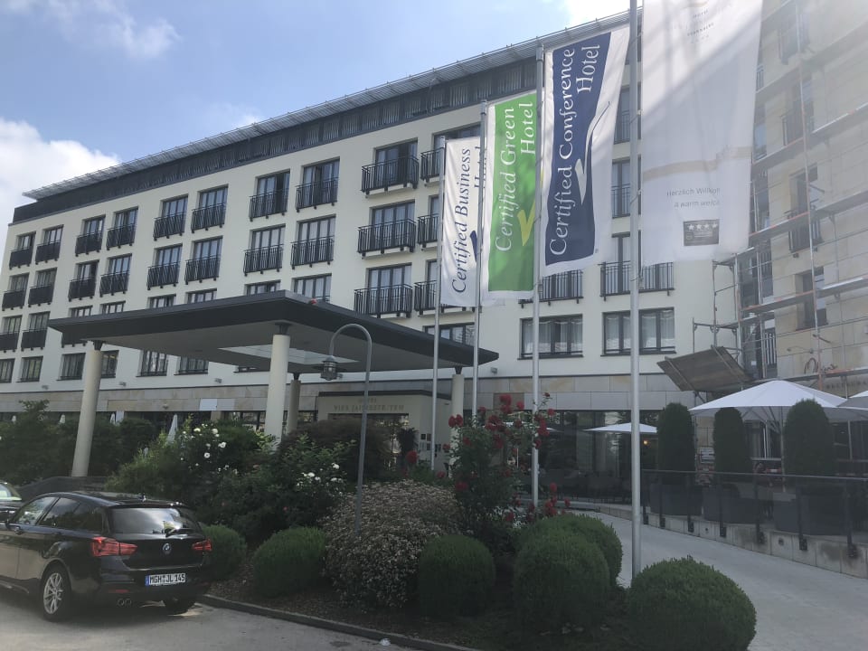 Außenansicht Hotel Vier Jahreszeiten Starnberg
