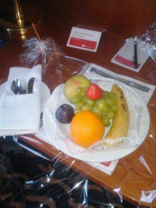 Obsteller der im Zimmer steht H+ Hotel Hannover