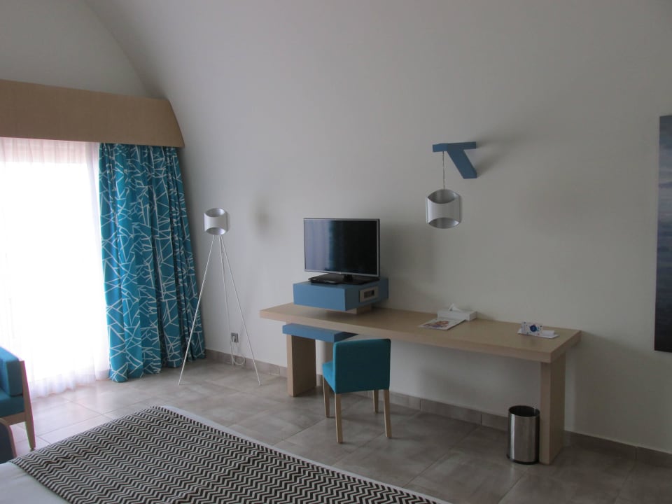 TV und Schreibmöglichkeit Novotel Marsa Alam Beach Resort