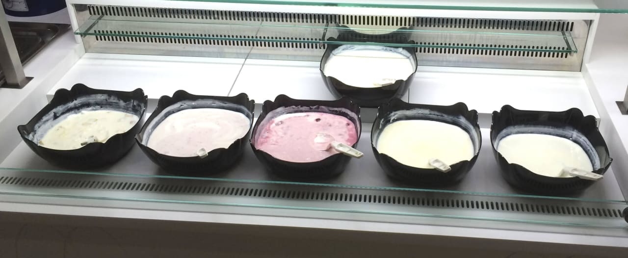 Reichhaltiges Quark- und Pudding-Büffet Hane Family Resort