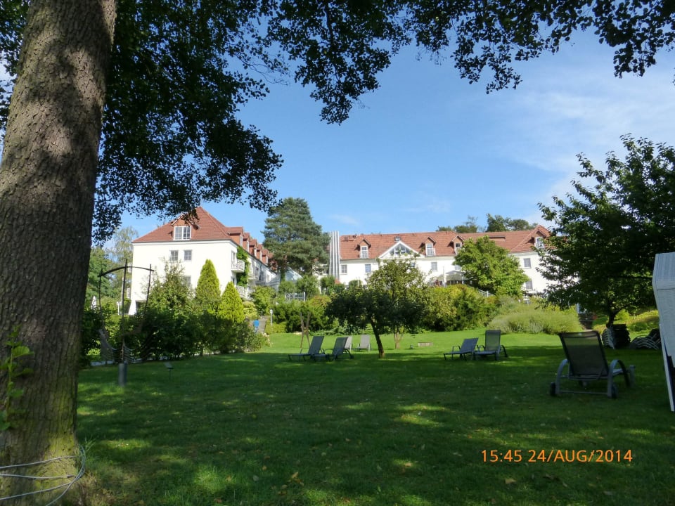 Blick auf´s Hotel vom See aus Residenz Seehotel Berlin Brandenburg