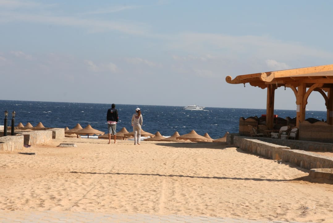 Hotelbar und Strand Three Corners Happy Life Beach Resort