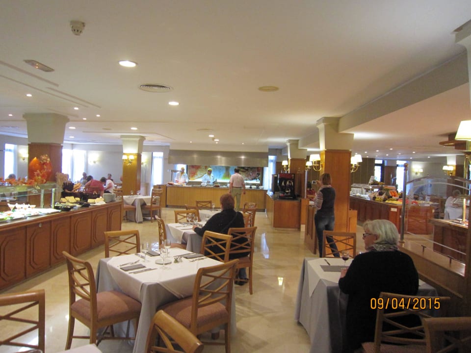 Links kaltes rechts warmes Buffet allsun Hotel Sumba