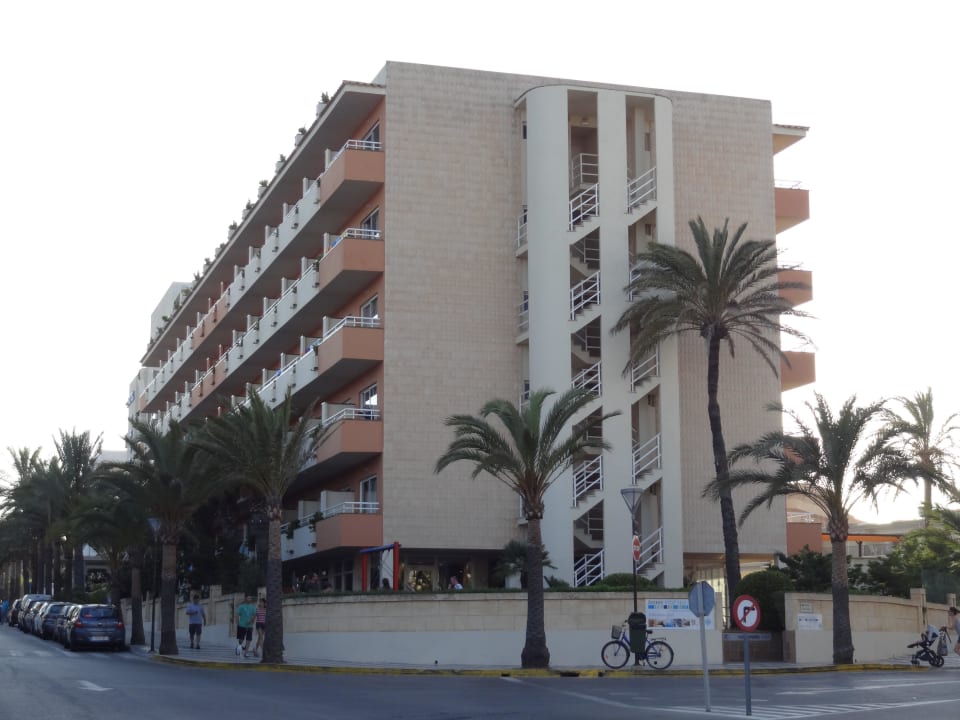 Vor dem Hotel Caprice Janeiro Hotel & Spa