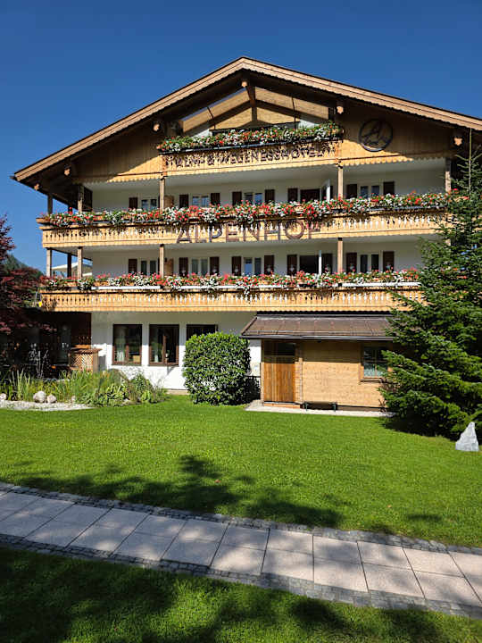 Außenansicht Alm- & Wellnesshotel Alpenhof