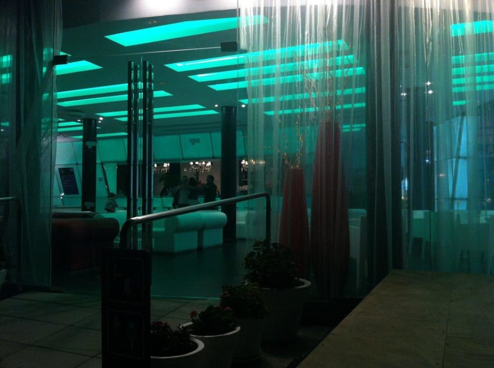 Bar mit farblich wechselndem Licht Hotel Four Elements Suites