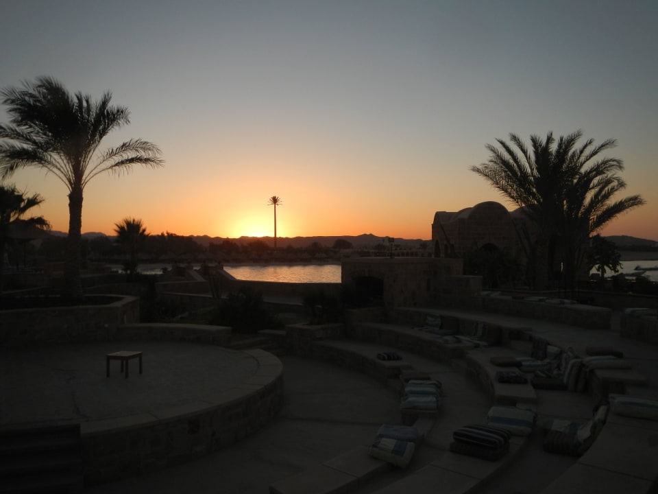 Sonnenuntergang am Amphitheater Mövenpick Resort El Quseir