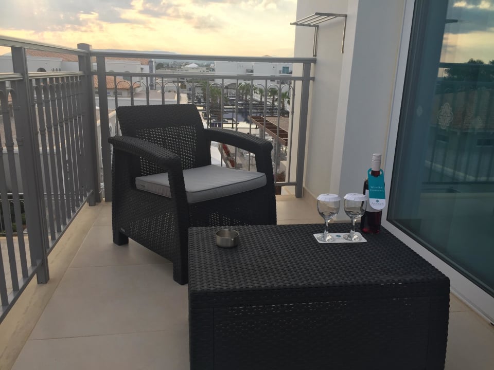 Blick nach rechts (Restaurant und Pool) Anemos Luxury Grand Resort