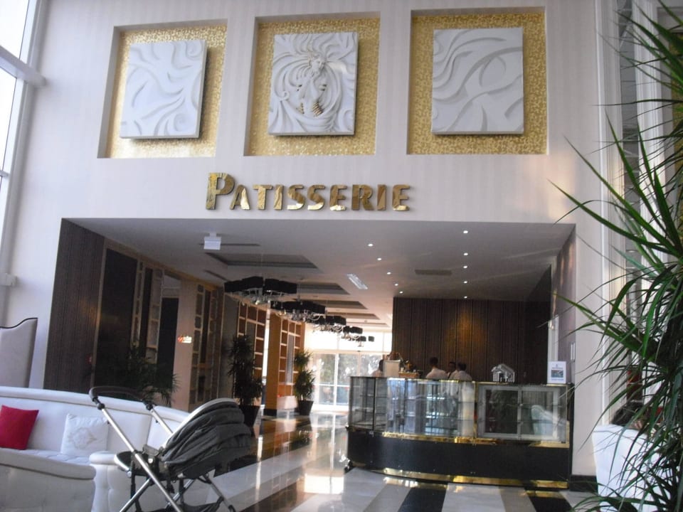 Lobby Azura Deluxe Resort & Spa Hotel