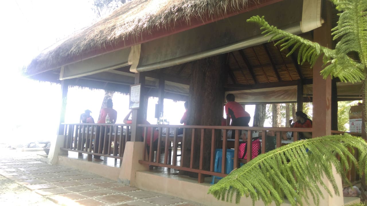 Massage direkt neben der Liege  Best Western Premier Bangtao Beach Resort & Spa