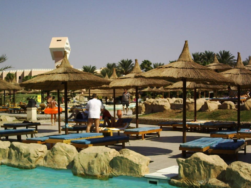 Poolanlage bei den Rutschen Beach Albatros Resort