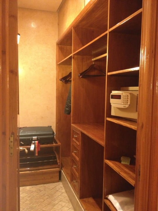 Begehbarer Schrank! Klasse!  Es Saadi Gardens & Resort - Palace