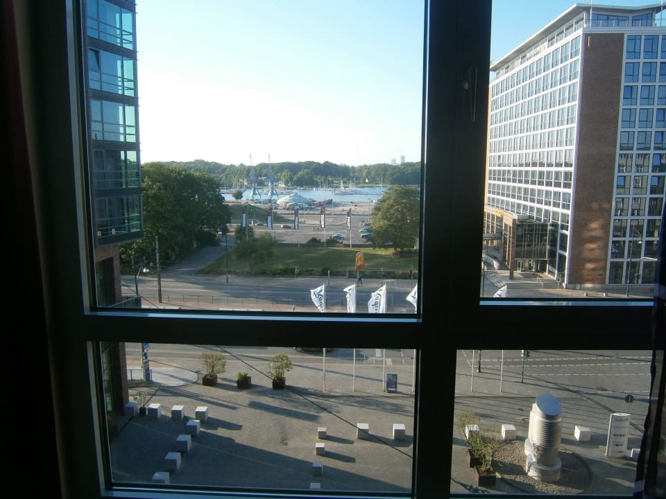 Auf die Lange Strasse und den Stadthafen ScanHotels City Rostock