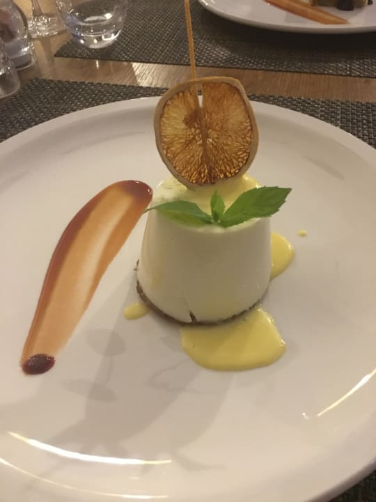 Gastro Acanthus Cennet Barut Collection