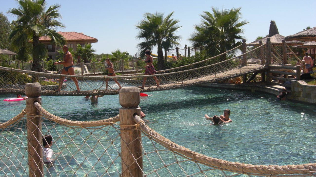 Amazon Water World Club Grand Side