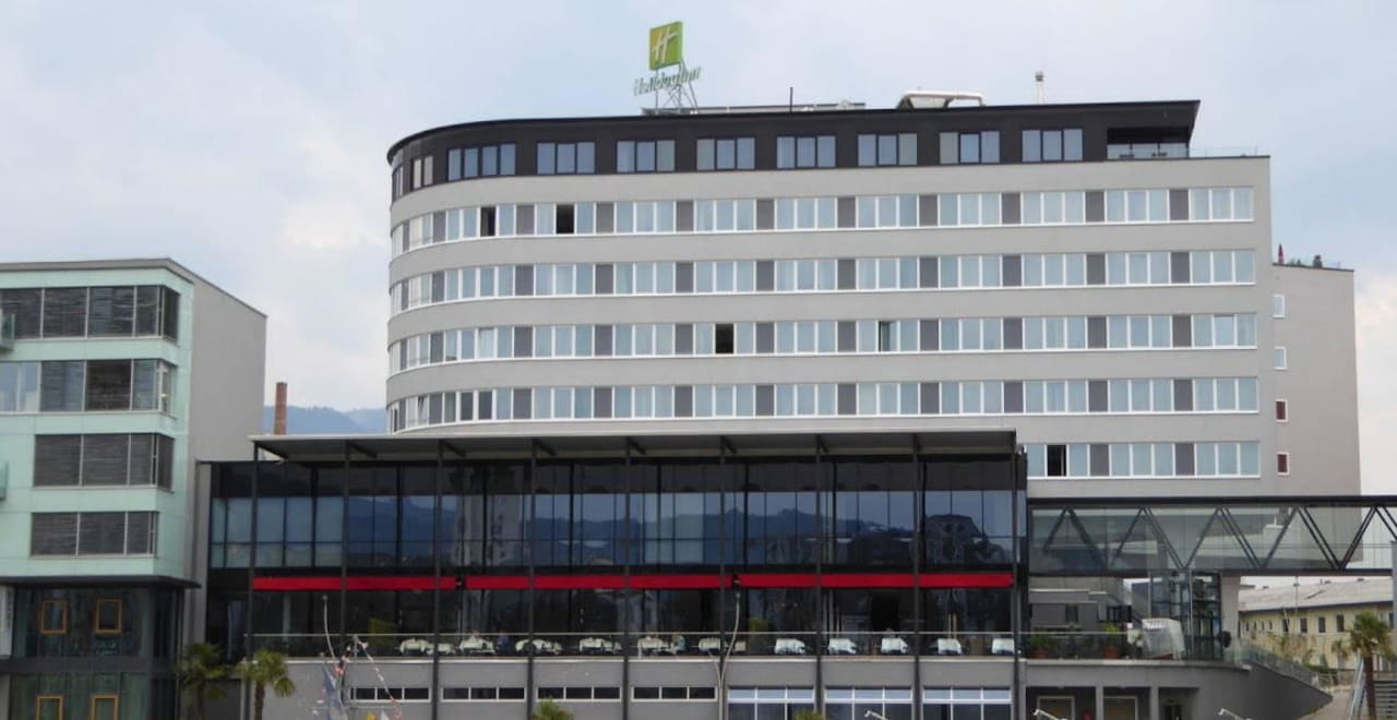 Blick von der Drau aus voco Villach