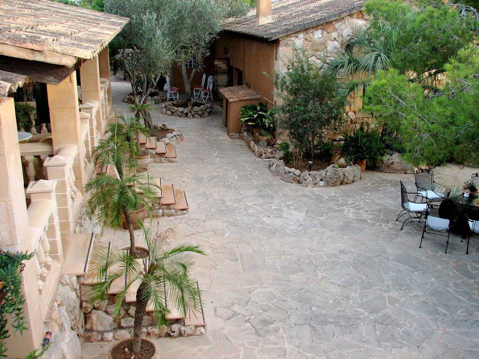 Blick von Terrasse auf Anlage Finca Hotel Rural Es Turó