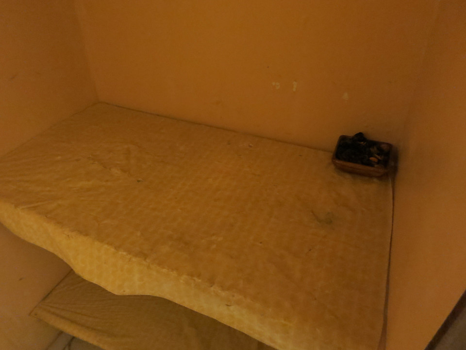 Dreckiges Regal Motel Conty's