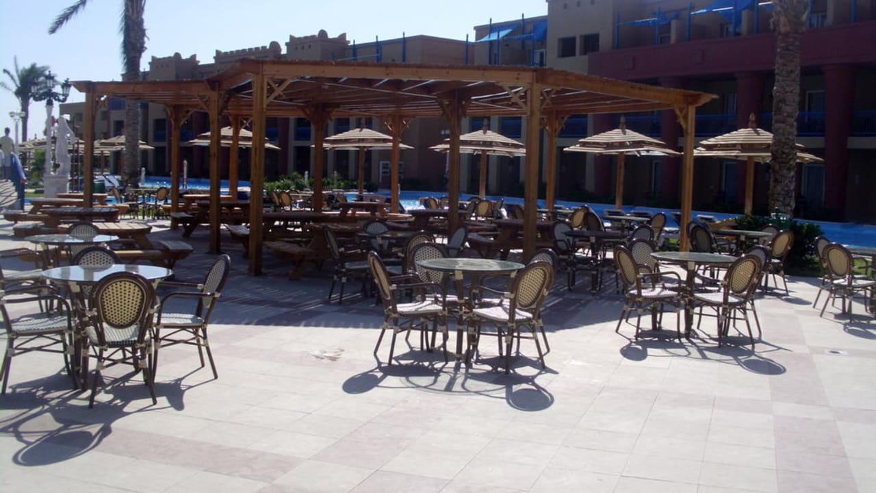 Bar przy basenach  Titanic Beach Spa & Aqua Park