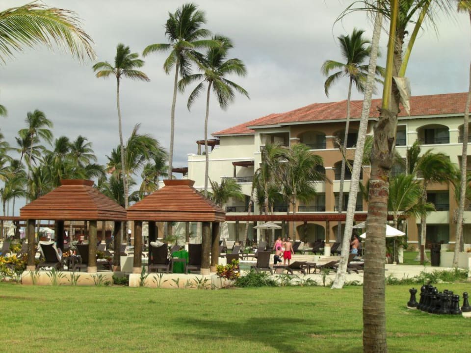 Blick auf eines der Gebäude Dreams Royal Beach Punta Cana