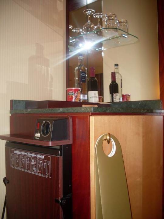 Minibar und Hosenbügler Hotel InterContinental Frankfurt