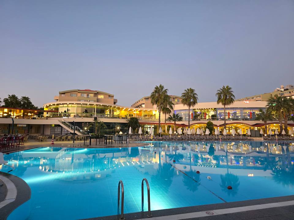 Pool VONRESORT Golden Coast