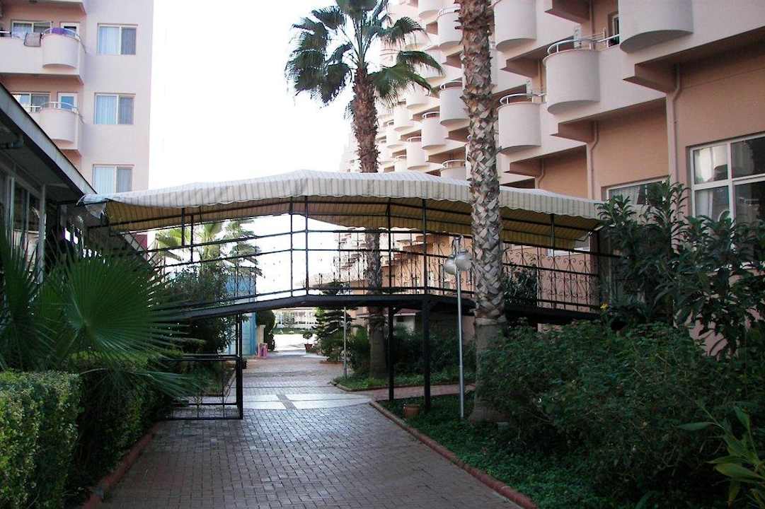 Übergang von Block B zu C Lonicera Resort & Spa Hotel