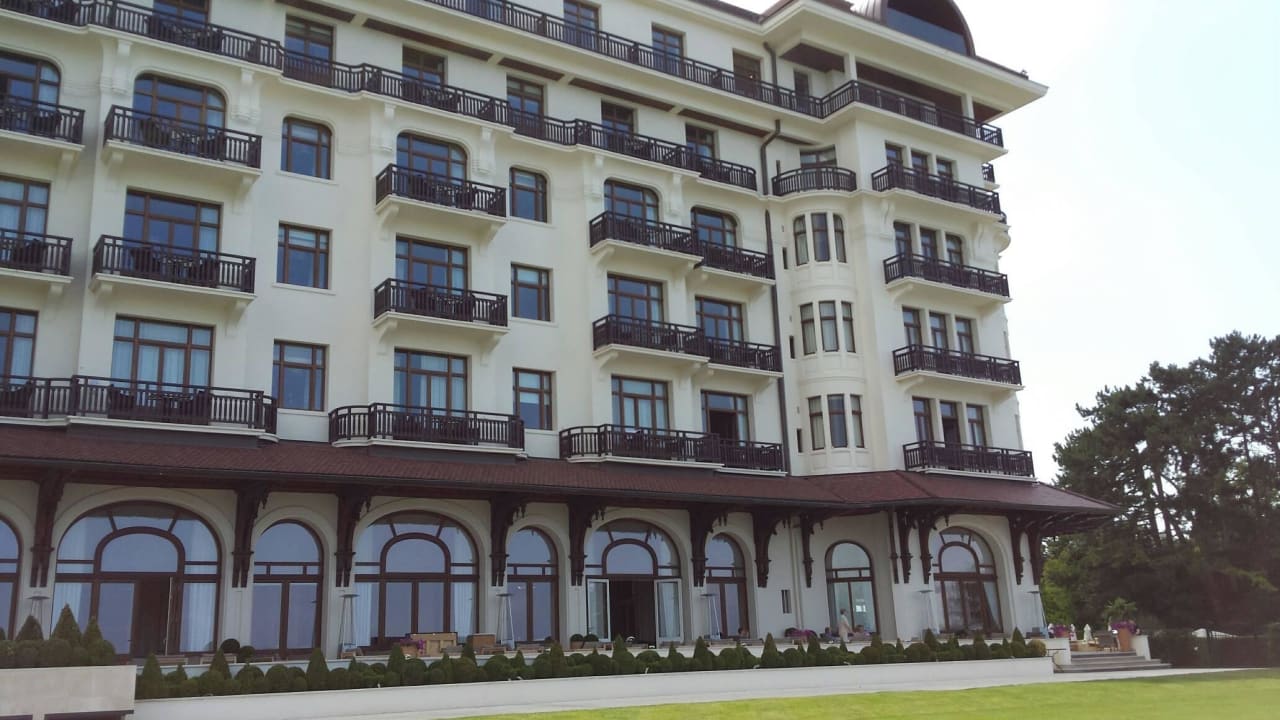 Aussicht vom garten Evian Resort - Hotel Royal