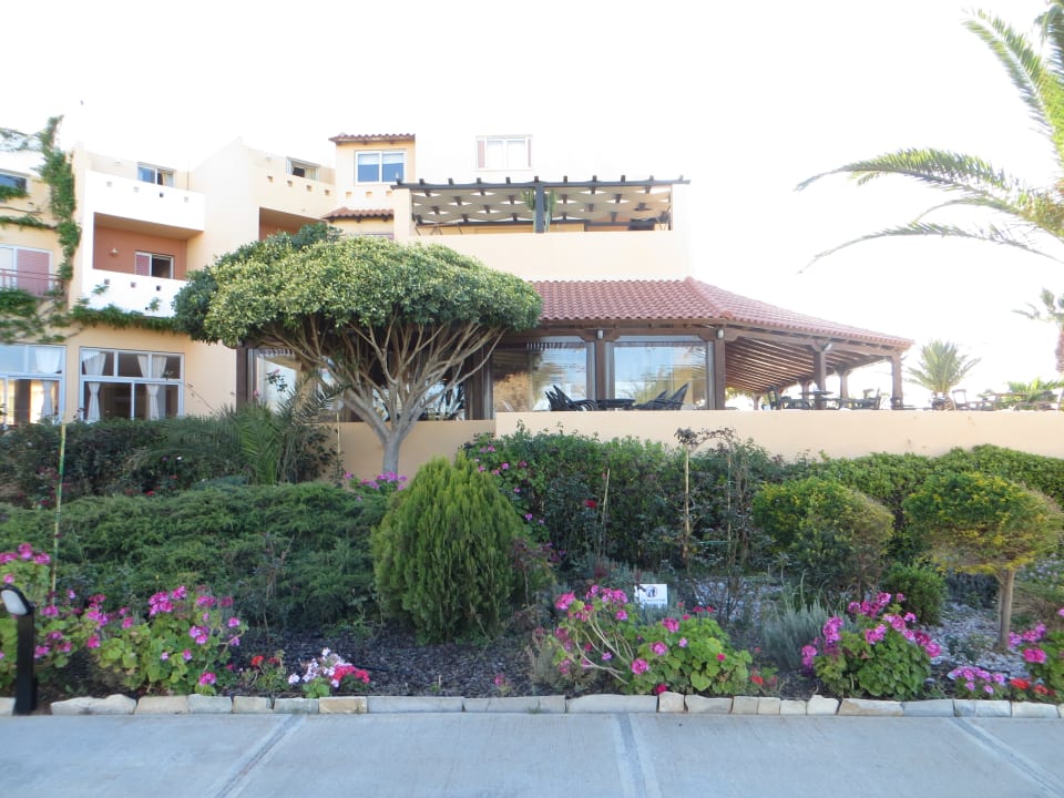 Ein Rundgang in der Gartenanlage Anissa Beach & Village