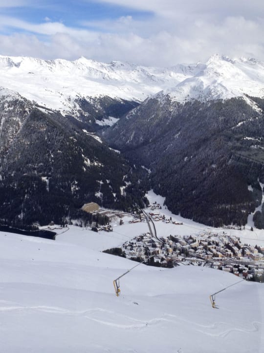 Der Schnee ist da, das Hotel eröfnet in 2 Monaten AlpenGold Hotel Davos