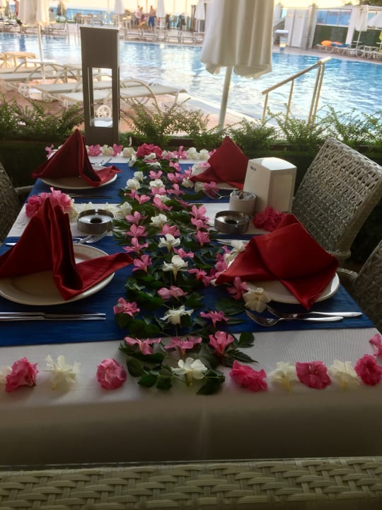 Restaurant Azura Deluxe Resort & Spa Hotel