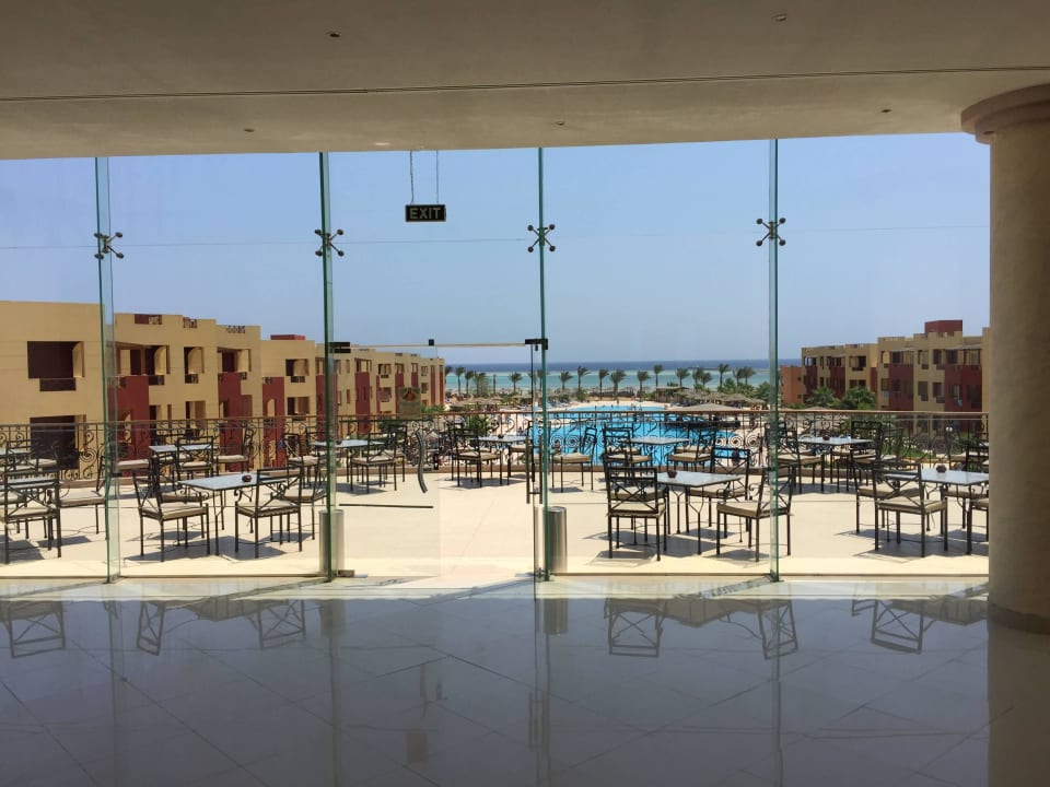 Von der Lobby auf die Außenanlage Casa Mare Resort