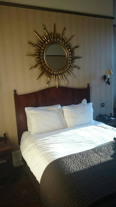 Altmodisch The Queen at Chester, BW Premier Collection