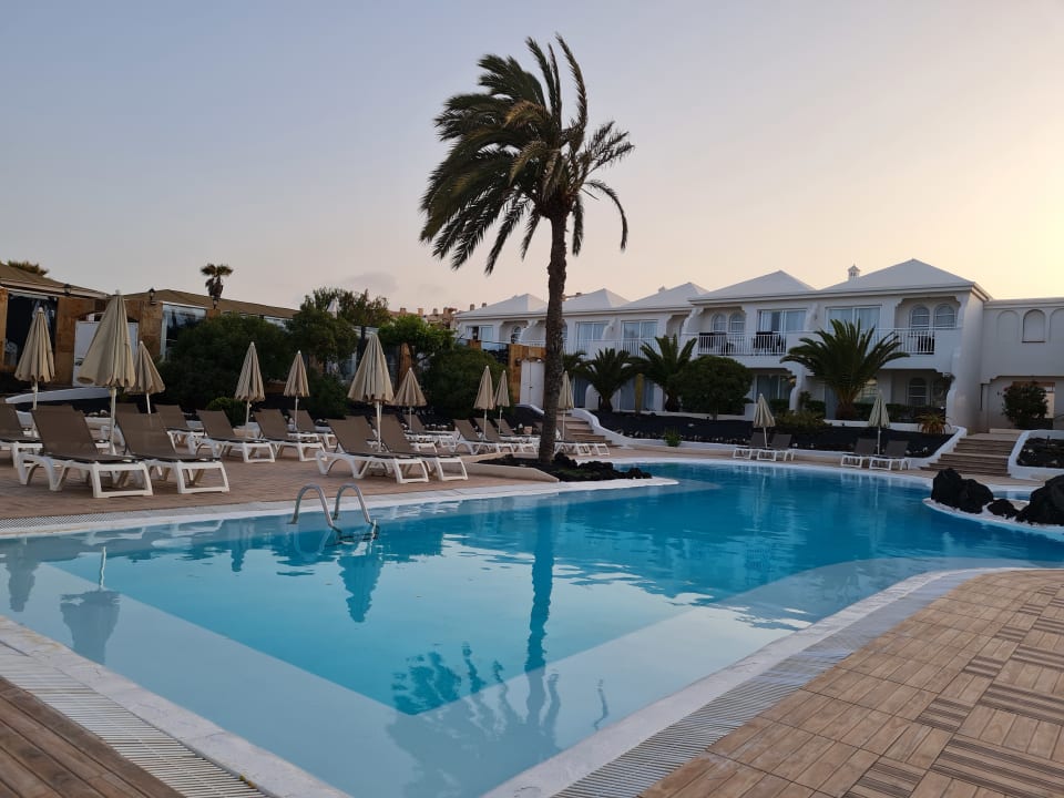 Pool H10 Ocean Suites