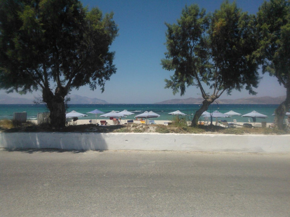 Widok plaży Marmari z restauracji Hotel Esperia