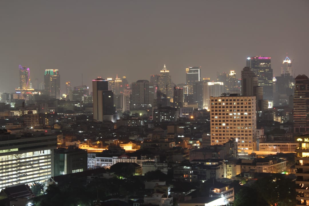 Bangkok bei Nacht Hotel The Peninsula Bangkok
