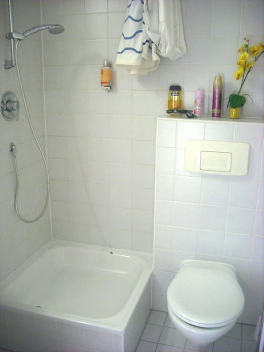 Bad mit Dusche Leonardo Hotel Nürnberg