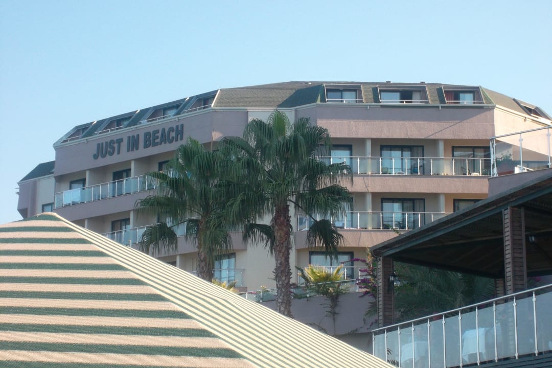 Vom Strand zum Block B Aska Hotel Just in Beach