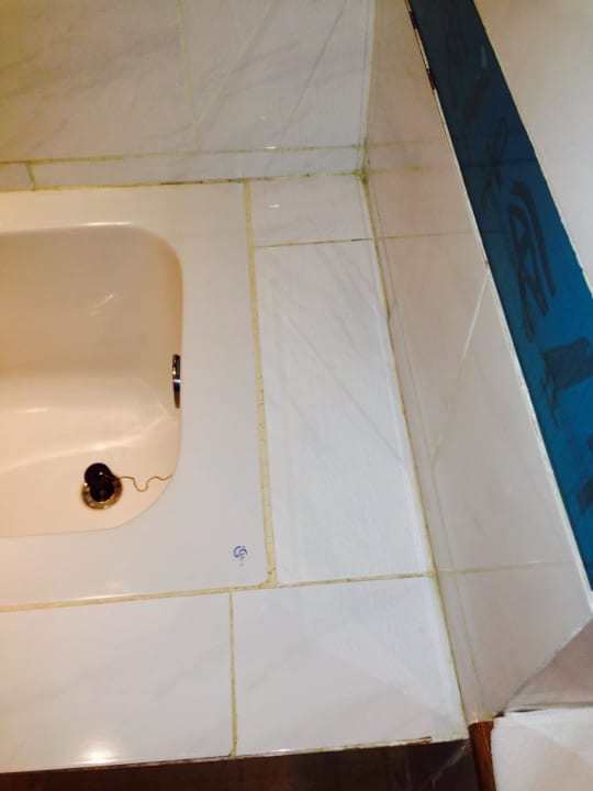 Ekelhaft dreckig im Bad Mövenpick Resort & Spa El Gouna