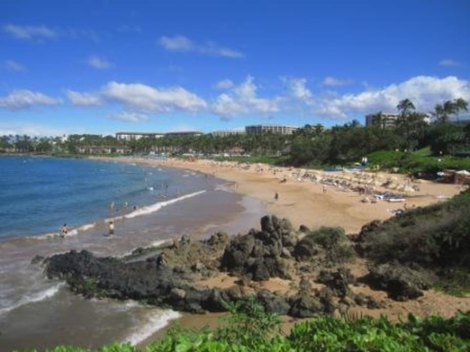 Strand am Grand Wailea (blaue Schirme) Grand Wailea A Waldorf Astoria Resort