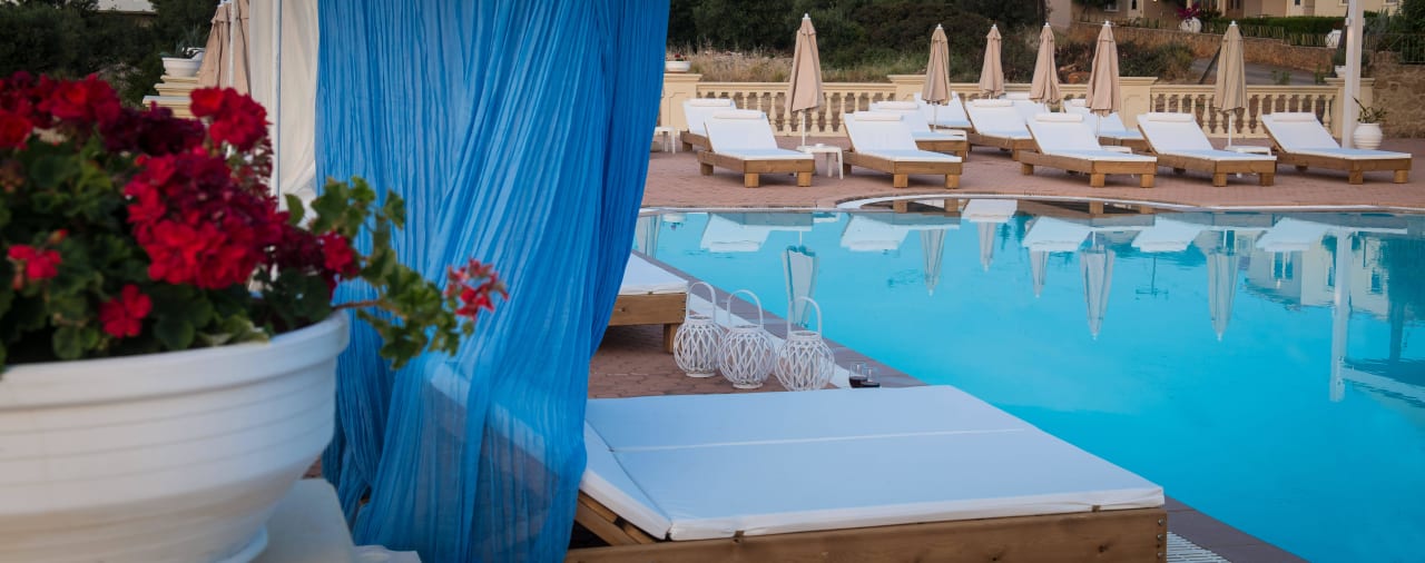 Swimming pool Notos Heights Hotel & Suites